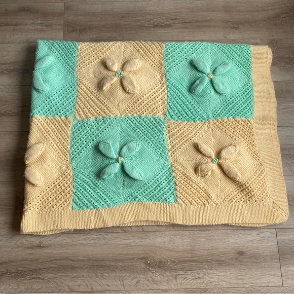 Vintage Afghan blanket lucky 4 leaf pattern crocheted Afghan throw blanket - Picture 3 of 5